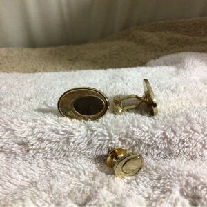 Men’s Gold-Tone Oval Cufflinks and Stud Set